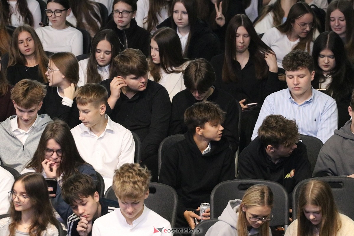 Święto Patrona II LO im. C. K. Norwida w Ostrołęce [29.10.2025] - zdjęcie #47 - eOstroleka.pl