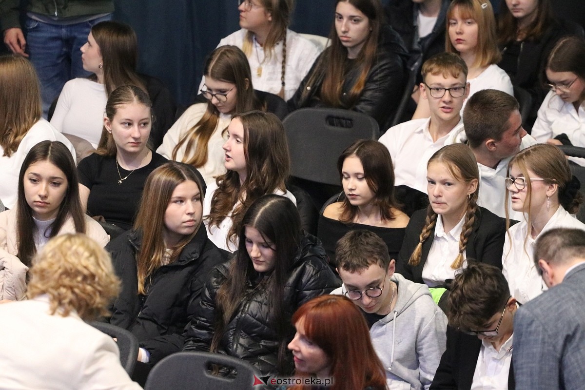 Święto Patrona II LO im. C. K. Norwida w Ostrołęce [29.10.2025] - zdjęcie #46 - eOstroleka.pl