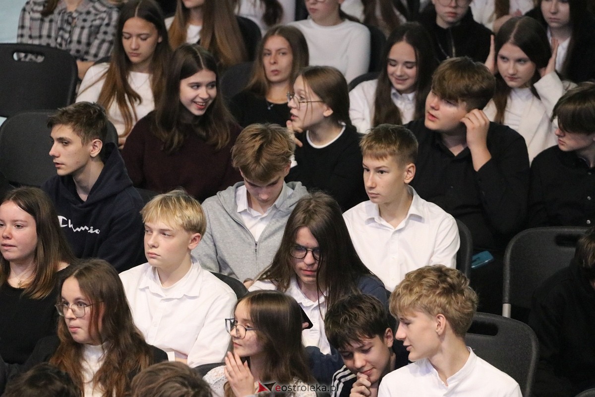 Święto Patrona II LO im. C. K. Norwida w Ostrołęce [29.10.2025] - zdjęcie #44 - eOstroleka.pl