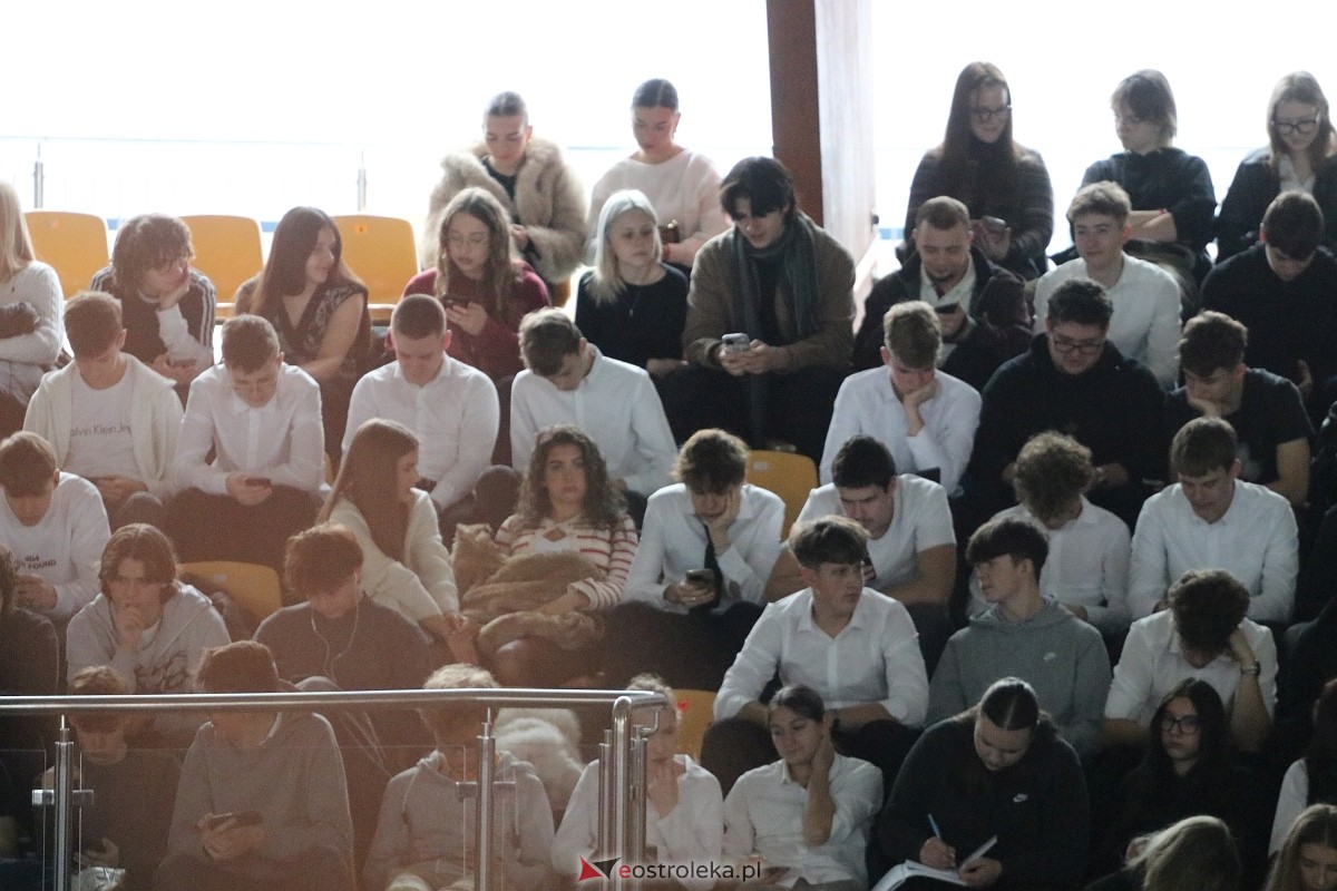 Święto Patrona II LO im. C. K. Norwida w Ostrołęce [29.10.2025] - zdjęcie #42 - eOstroleka.pl