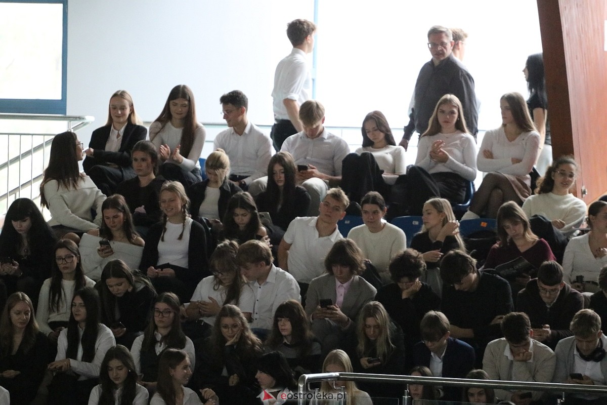 Święto Patrona II LO im. C. K. Norwida w Ostrołęce [29.10.2025] - zdjęcie #40 - eOstroleka.pl