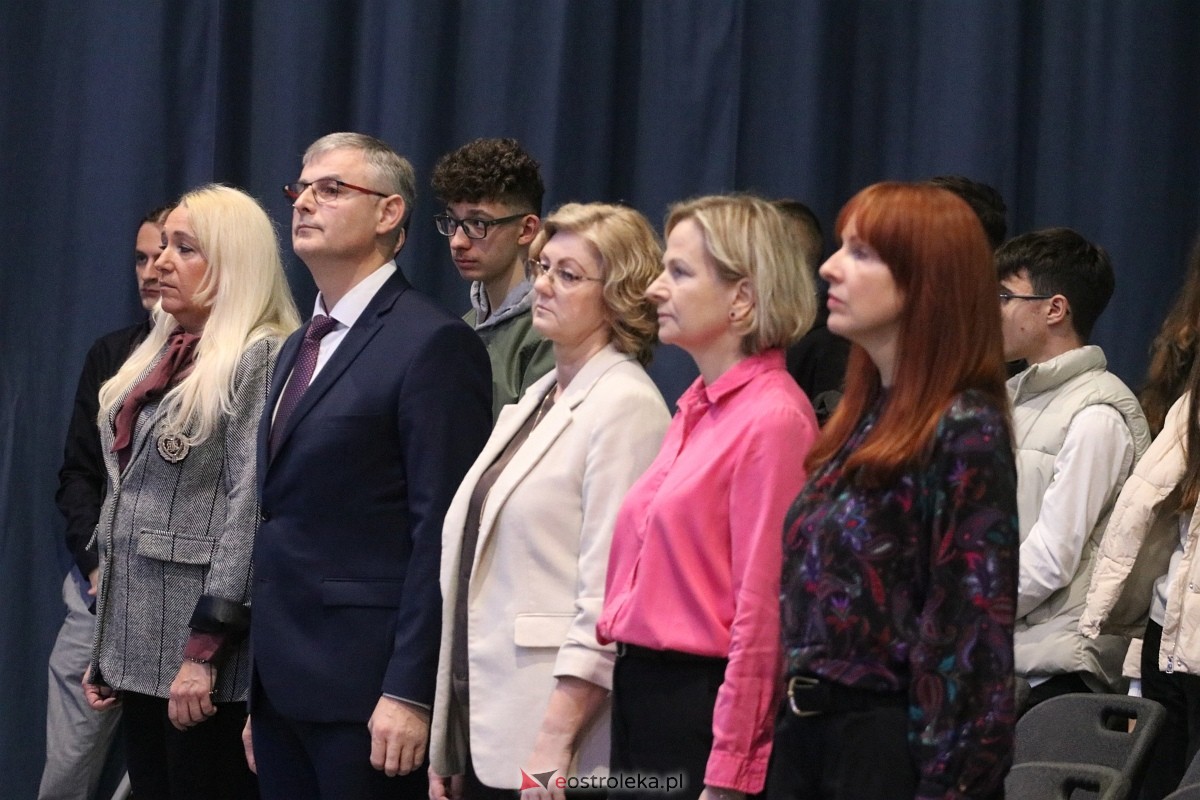 Święto Patrona II LO im. C. K. Norwida w Ostrołęce [29.10.2025] - zdjęcie #36 - eOstroleka.pl