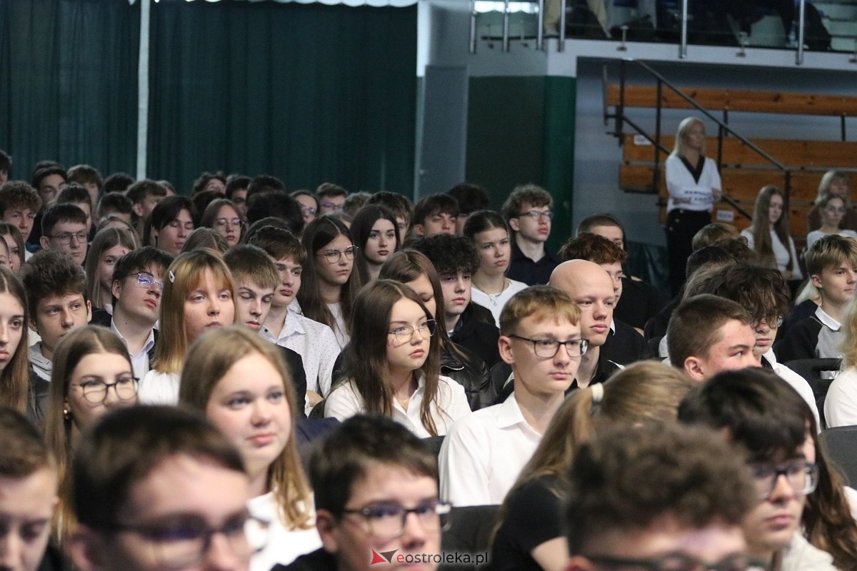 Święto Patrona II LO im. C. K. Norwida w Ostrołęce [29.10.2025] - zdjęcie #31 - eOstroleka.pl