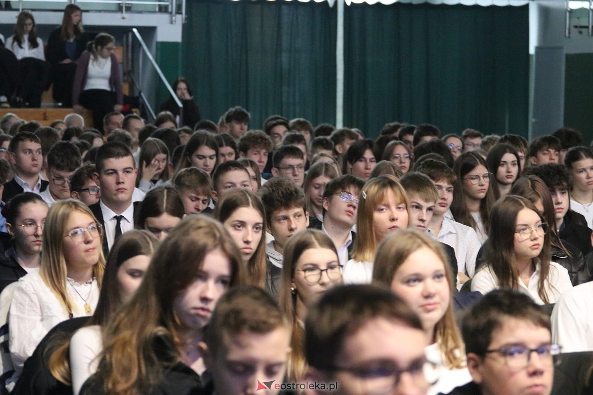 Święto Patrona II LO im. C. K. Norwida w Ostrołęce [29.10.2025] - zdjęcie #30 - eOstroleka.pl