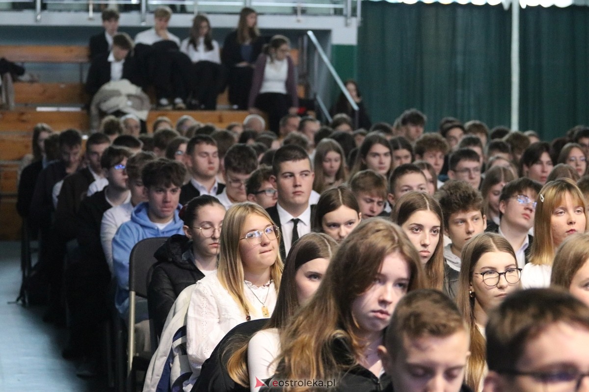 Święto Patrona II LO im. C. K. Norwida w Ostrołęce [29.10.2025] - zdjęcie #29 - eOstroleka.pl