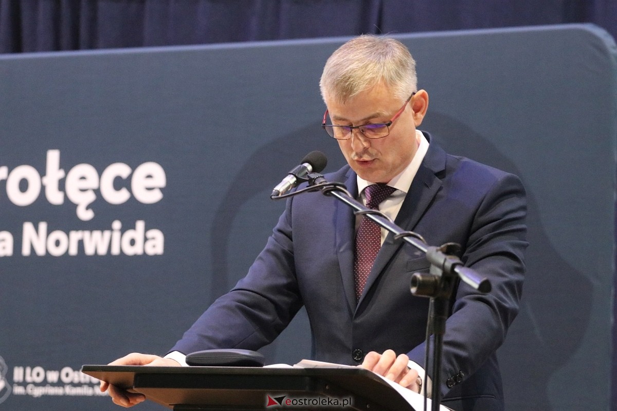 Święto Patrona II LO im. C. K. Norwida w Ostrołęce [29.10.2025] - zdjęcie #27 - eOstroleka.pl