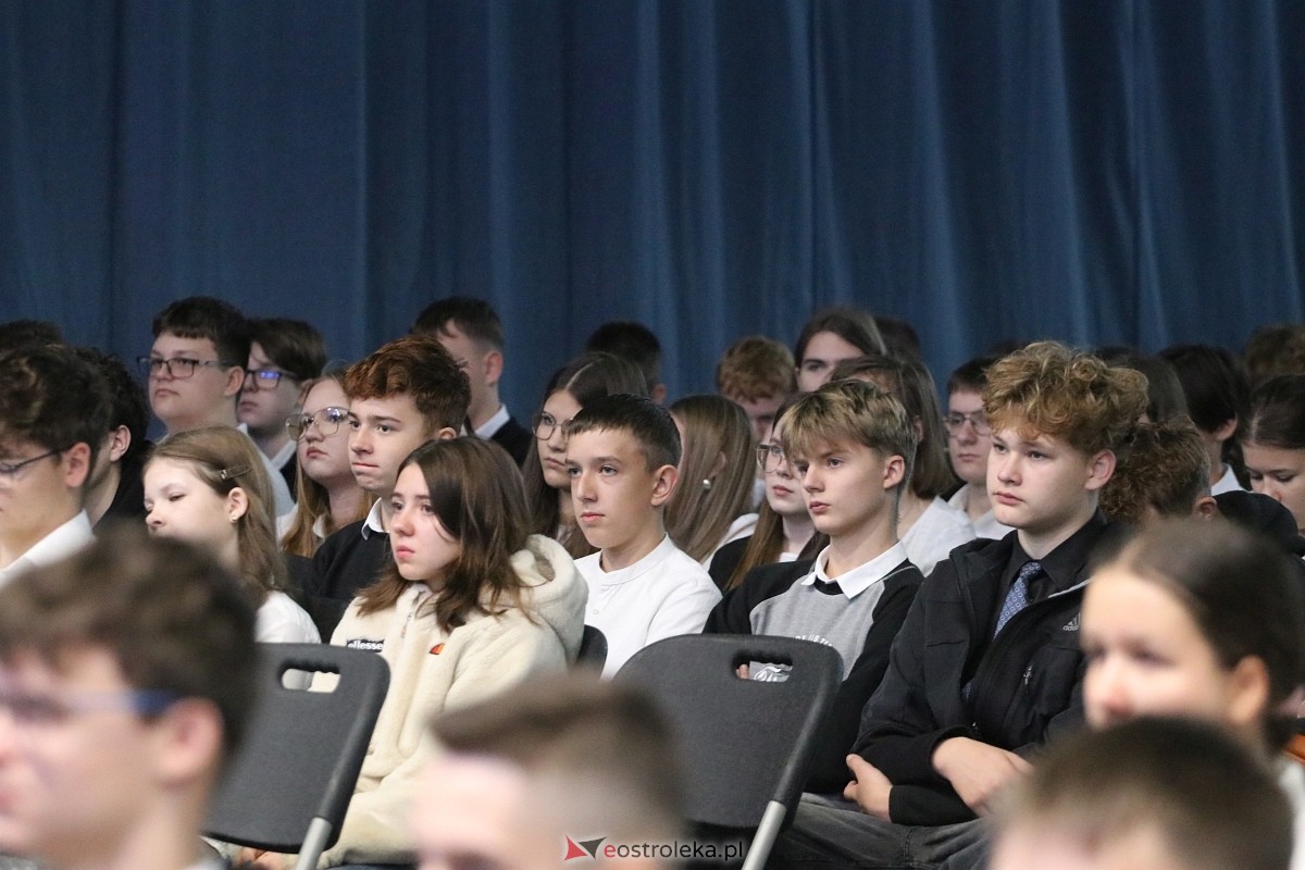 Święto Patrona II LO im. C. K. Norwida w Ostrołęce [29.10.2025] - zdjęcie #23 - eOstroleka.pl