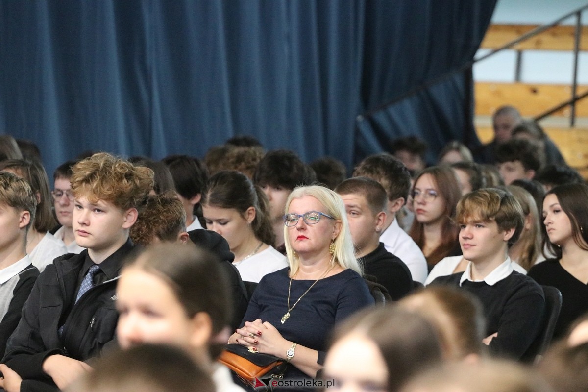 Święto Patrona II LO im. C. K. Norwida w Ostrołęce [29.10.2025] - zdjęcie #22 - eOstroleka.pl