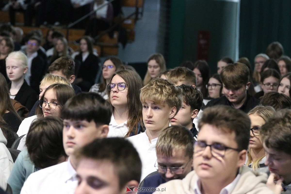 Święto Patrona II LO im. C. K. Norwida w Ostrołęce [29.10.2025] - zdjęcie #20 - eOstroleka.pl