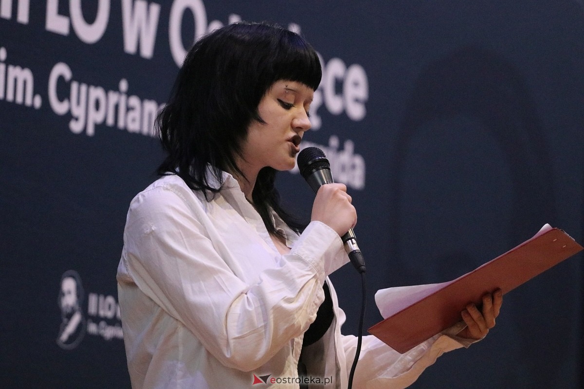 Święto Patrona II LO im. C. K. Norwida w Ostrołęce [29.10.2025] - zdjęcie #19 - eOstroleka.pl