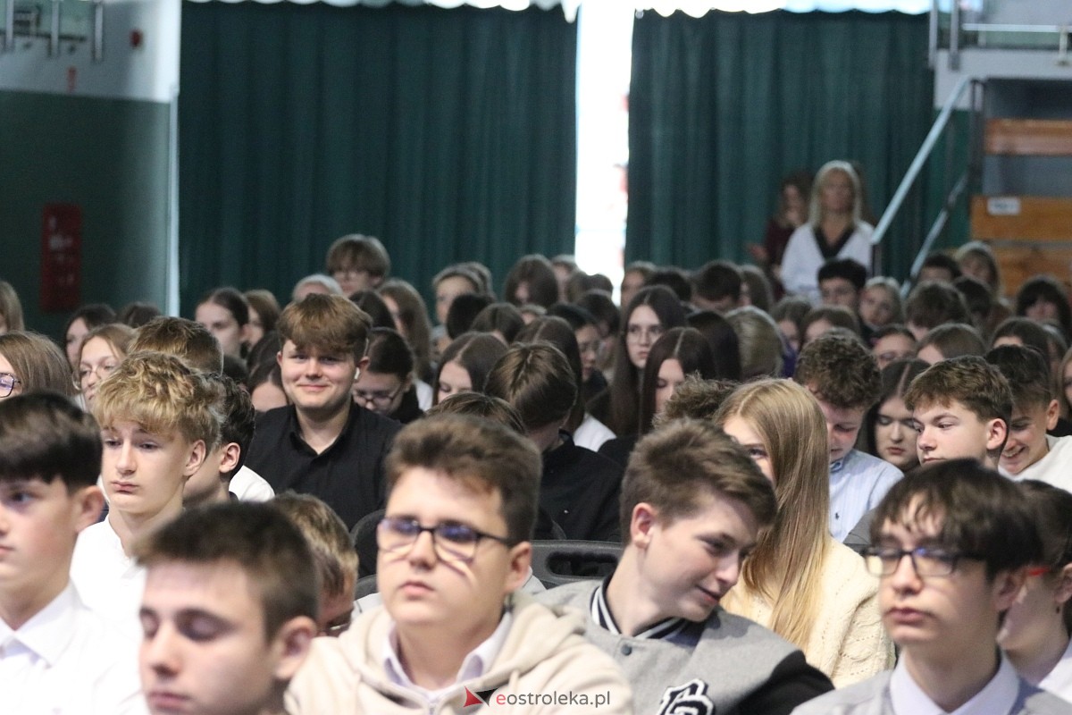 Święto Patrona II LO im. C. K. Norwida w Ostrołęce [29.10.2025] - zdjęcie #18 - eOstroleka.pl