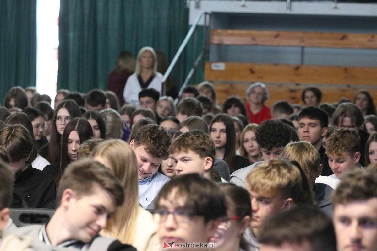 Święto Patrona II LO im. C. K. Norwida w Ostrołęce [29.10.2025] - zdjęcie #17 - eOstroleka.pl
