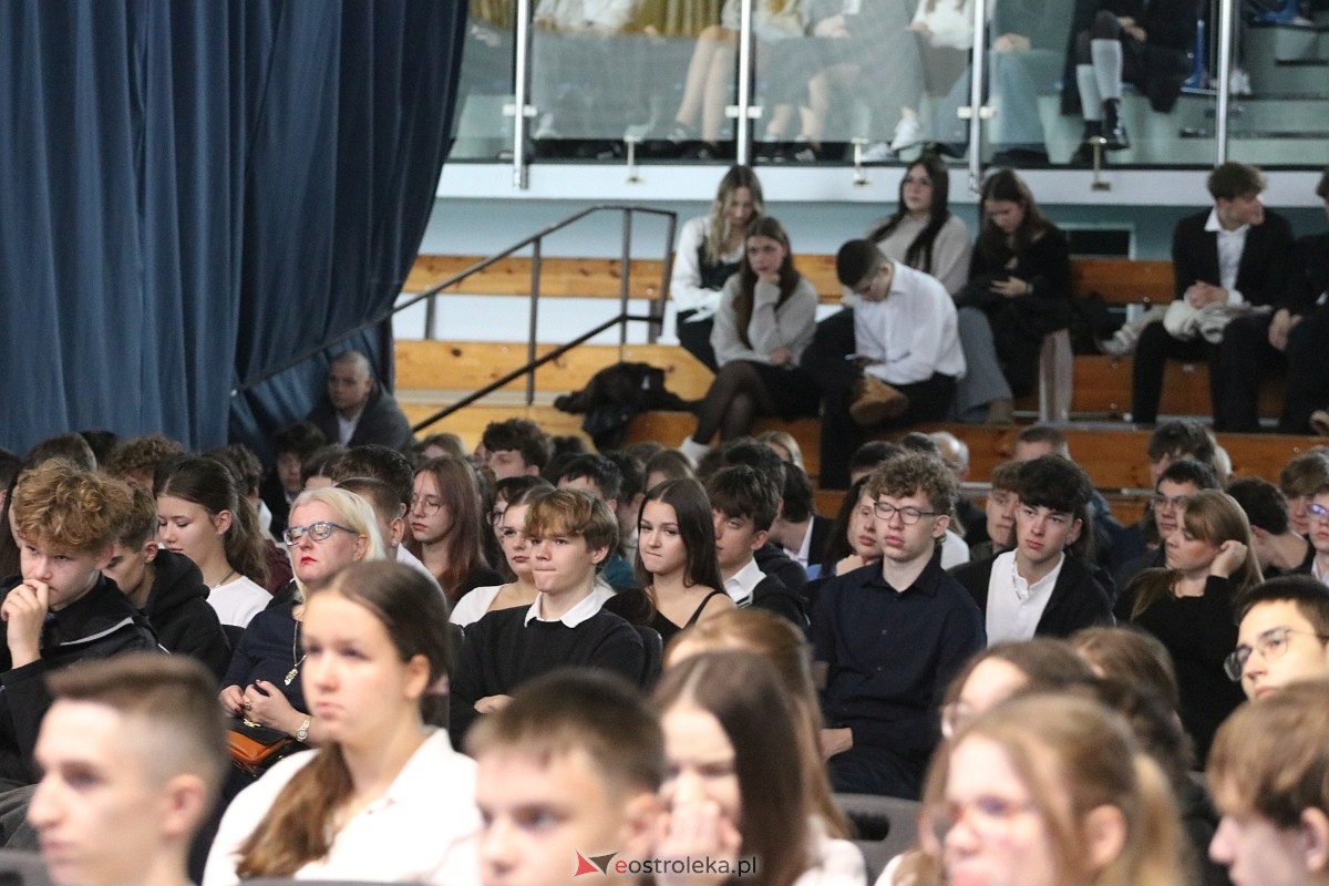 Święto Patrona II LO im. C. K. Norwida w Ostrołęce [29.10.2025] - zdjęcie #15 - eOstroleka.pl