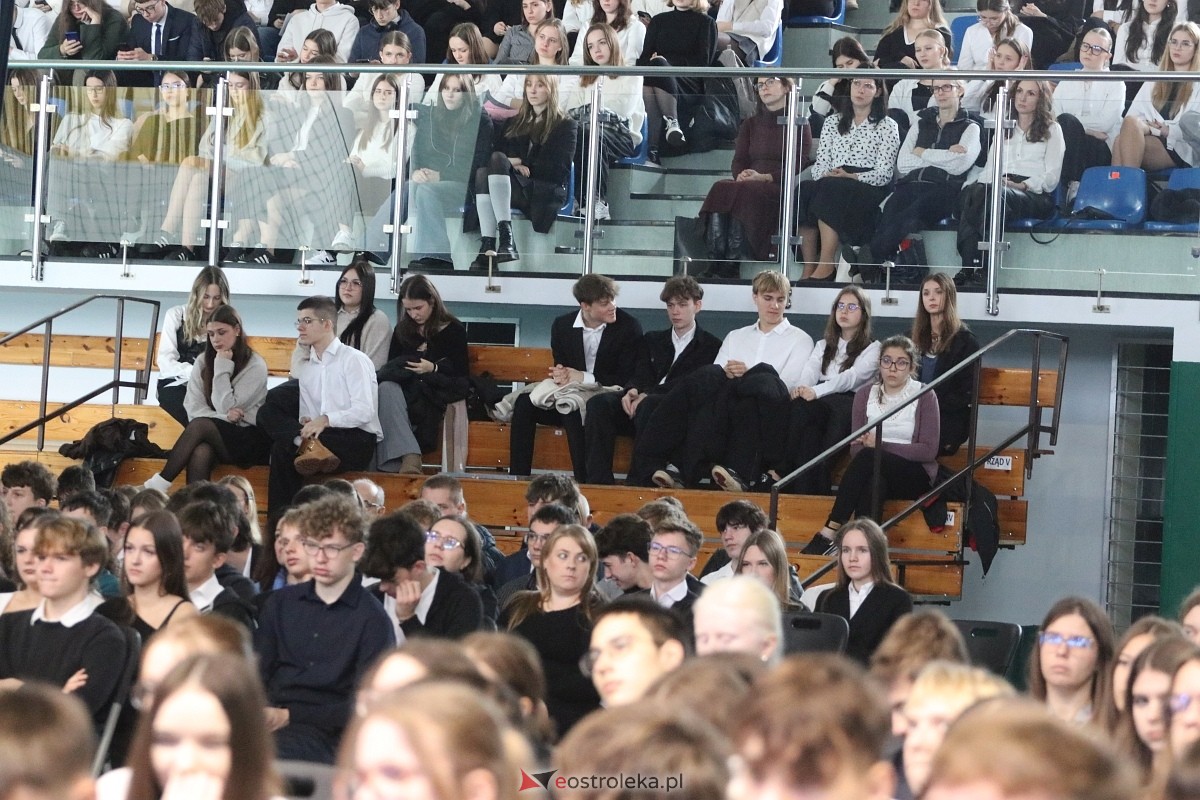 Święto Patrona II LO im. C. K. Norwida w Ostrołęce [29.10.2025] - zdjęcie #14 - eOstroleka.pl