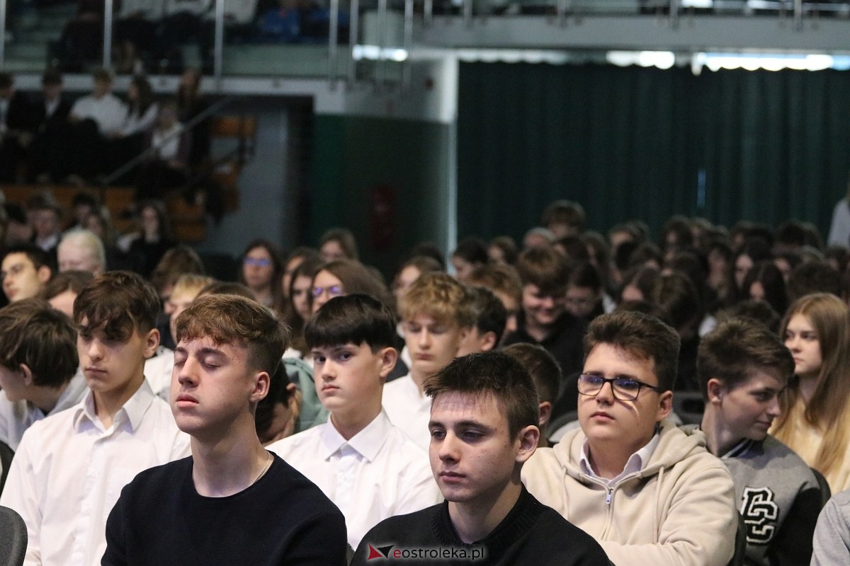 Święto Patrona II LO im. C. K. Norwida w Ostrołęce [29.10.2025] - zdjęcie #13 - eOstroleka.pl