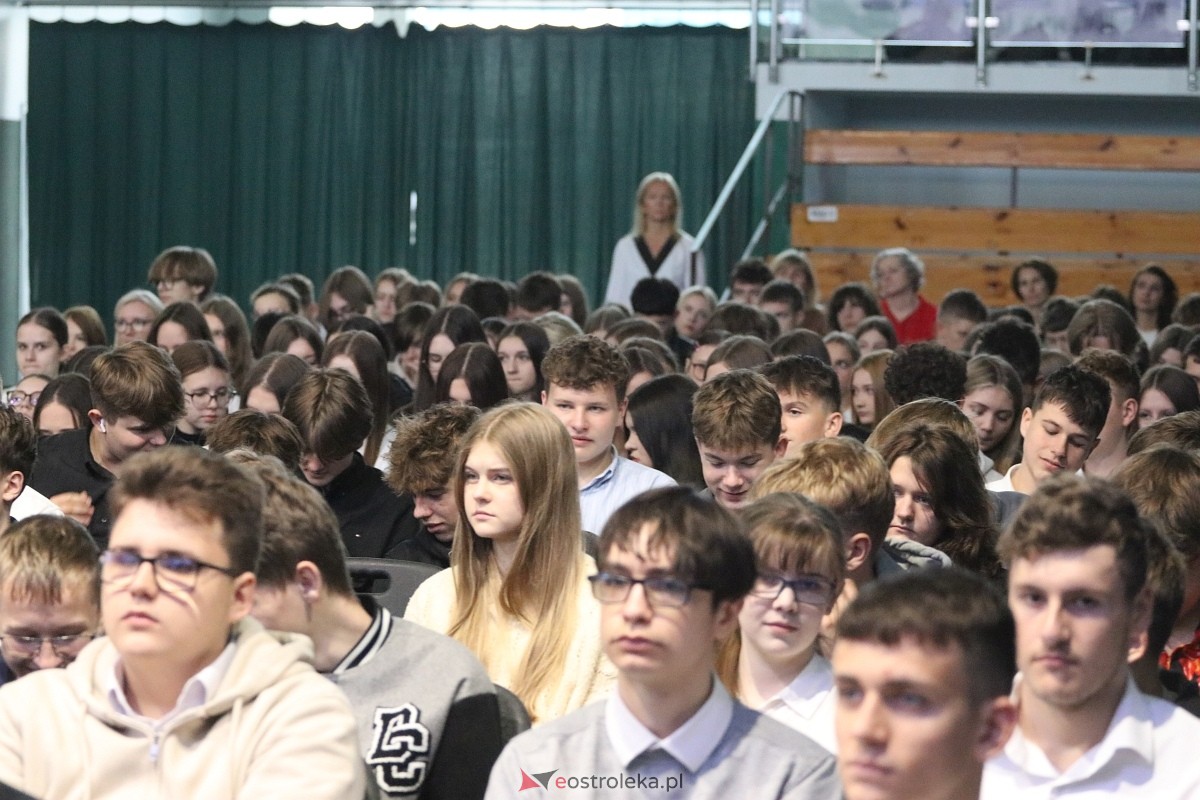 Święto Patrona II LO im. C. K. Norwida w Ostrołęce [29.10.2025] - zdjęcie #12 - eOstroleka.pl