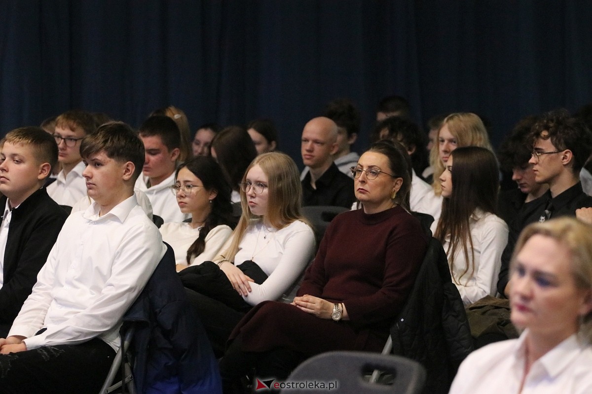 Święto Patrona II LO im. C. K. Norwida w Ostrołęce [29.10.2025] - zdjęcie #11 - eOstroleka.pl