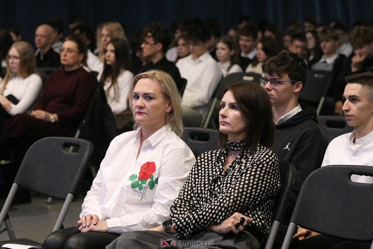 Święto Patrona II LO im. C. K. Norwida w Ostrołęce [29.10.2025] - zdjęcie #10 - eOstroleka.pl
