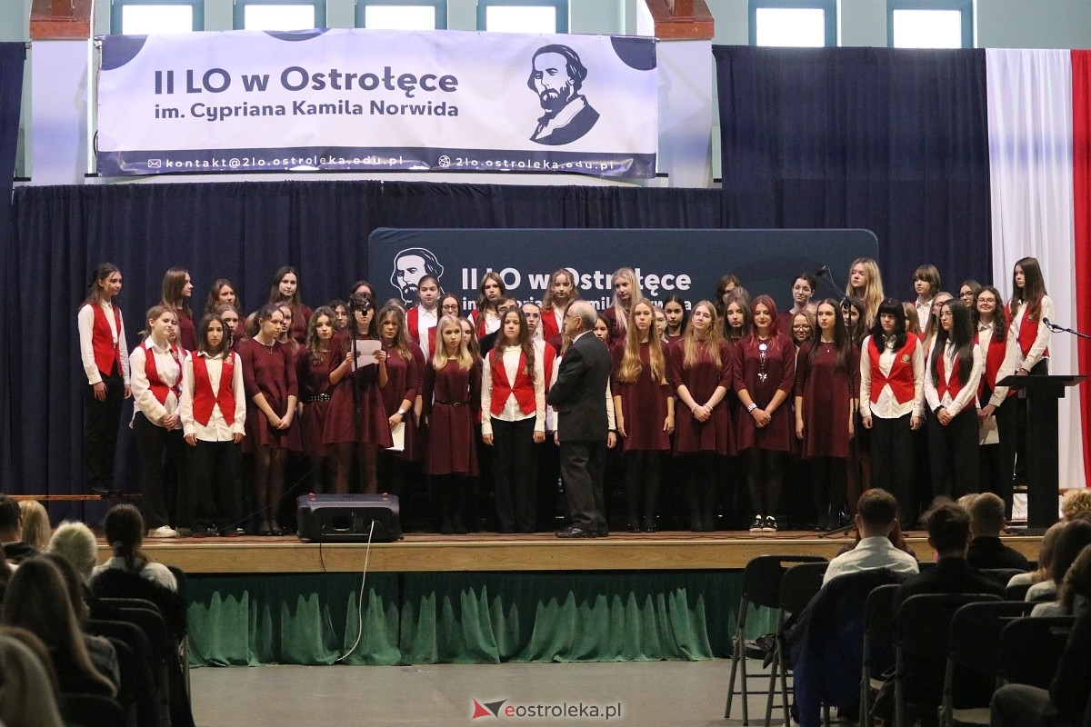 Święto Patrona II LO im. C. K. Norwida w Ostrołęce [29.10.2025] - zdjęcie #5 - eOstroleka.pl
