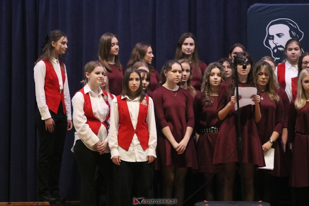 Święto Patrona II LO im. C. K. Norwida w Ostrołęce [29.10.2025] - zdjęcie #4 - eOstroleka.pl