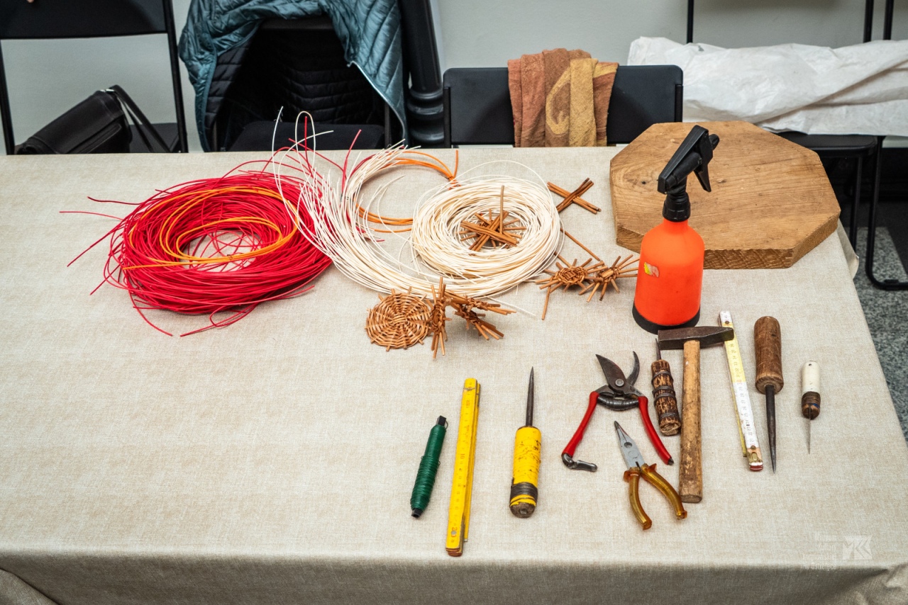 Podsumowanie warsztatów plecionkarskich w Muzeum Kultury Kurpiowskiej [29.10.2025] - zdjęcie #18 - eOstroleka.pl