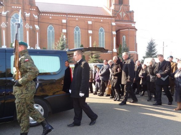 Pogrzeb sierżanta Mariusza Deptuły [28.10.2011] - zdjęcie #9 - eOstroleka.pl