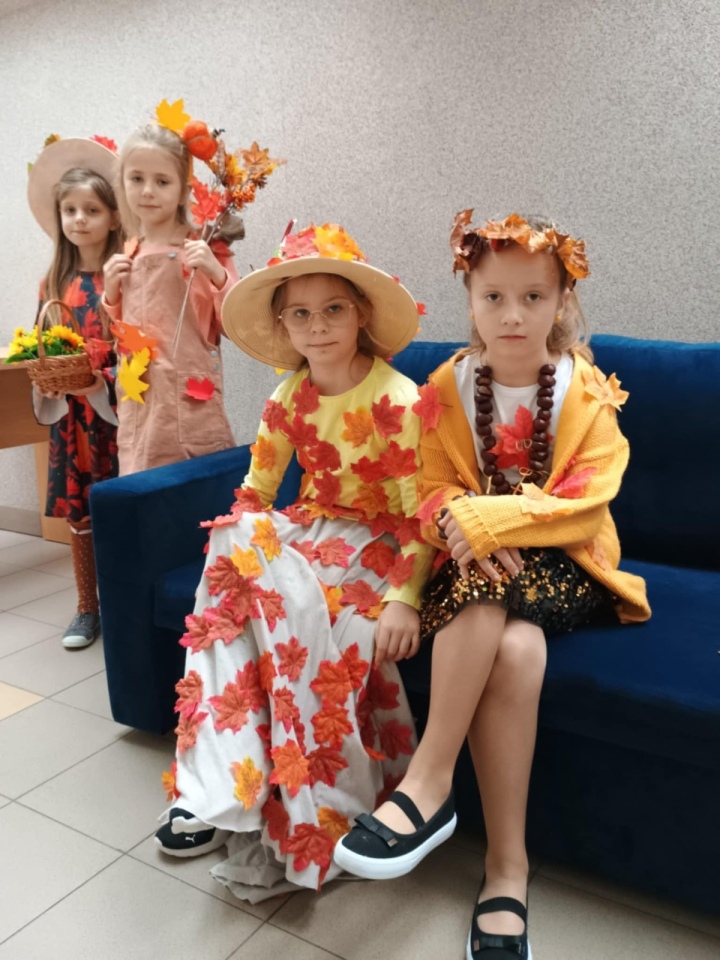 Jesienna rewia mody w Szkole Podstawowej w Lipnikach [30.10.2025] - zdjęcie #13 - eOstroleka.pl