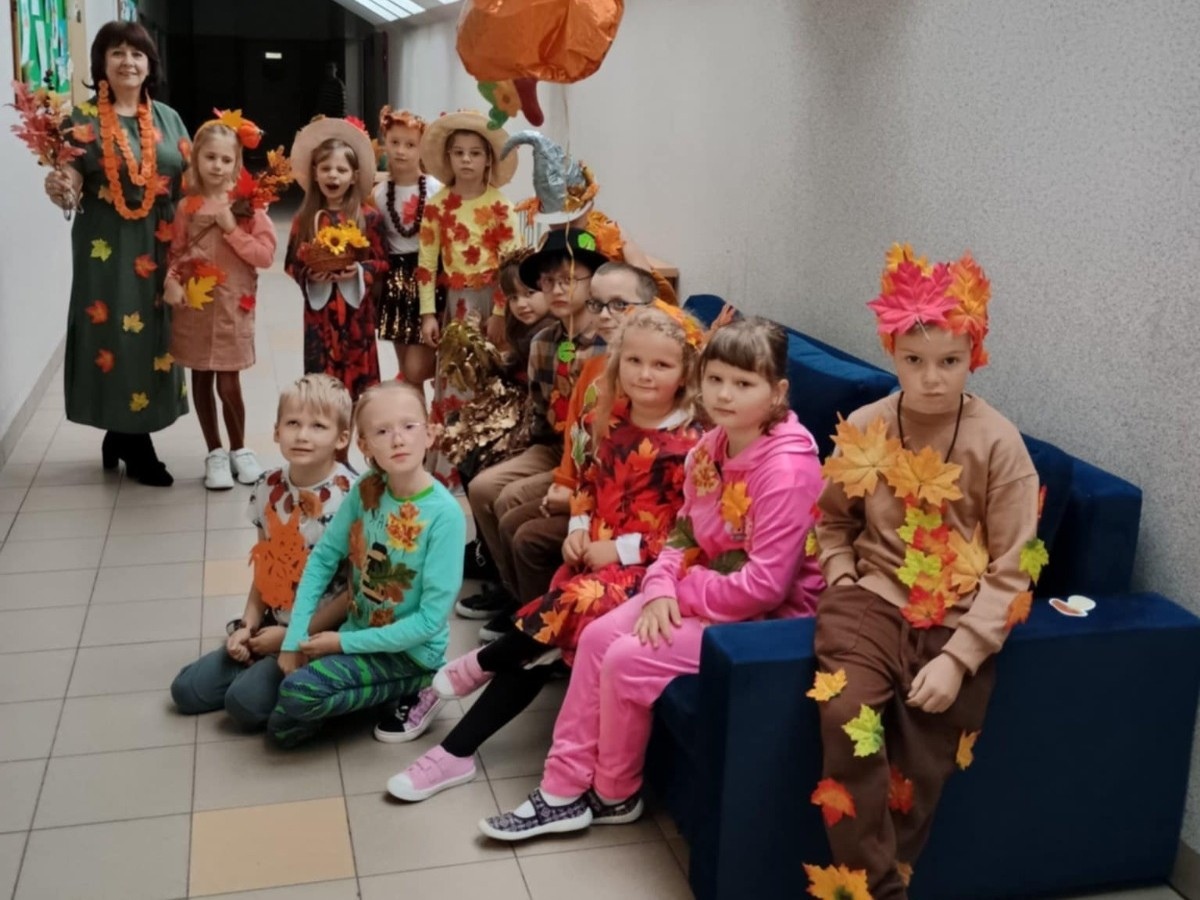 Jesienna rewia mody w Szkole Podstawowej w Lipnikach [30.10.2025] - zdjęcie #9 - eOstroleka.pl
