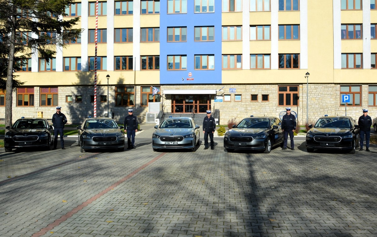 Nowe radiowozy w policji [31.10.2025] - zdjęcie #18 - eOstroleka.pl