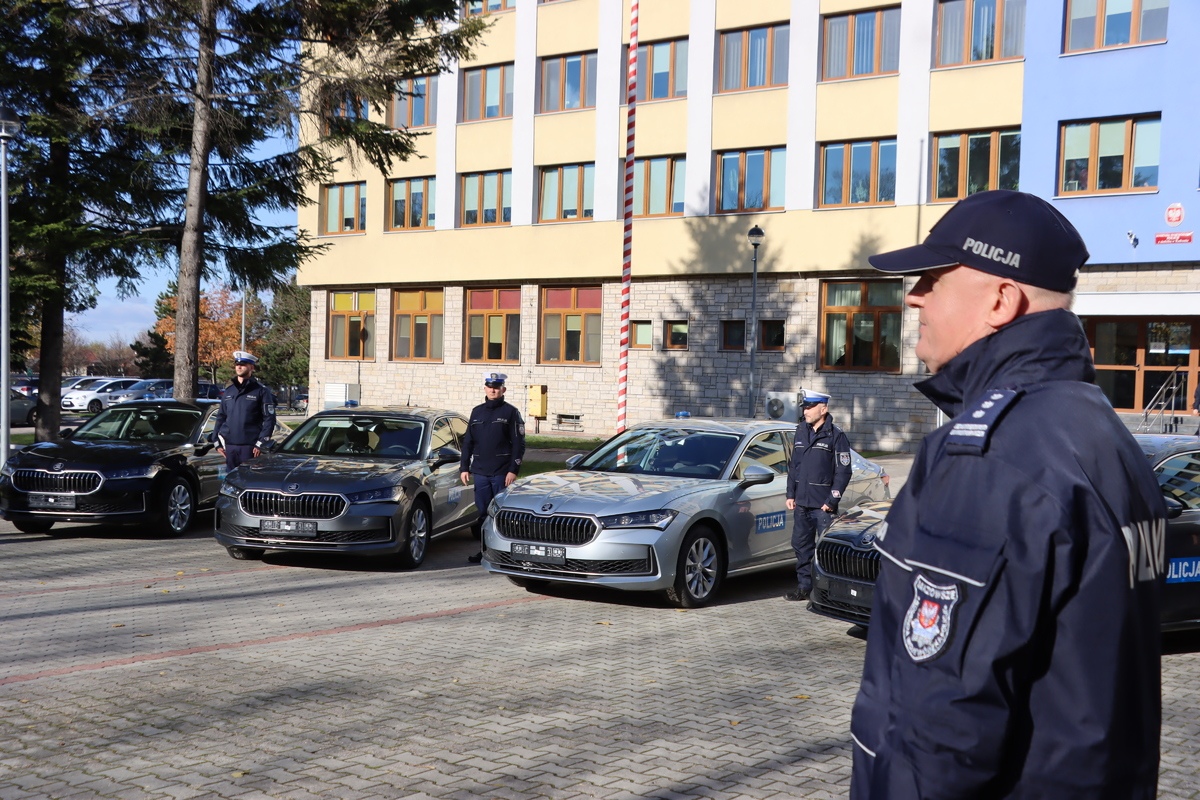 Nowe radiowozy w policji [31.10.2025] - zdjęcie #6 - eOstroleka.pl