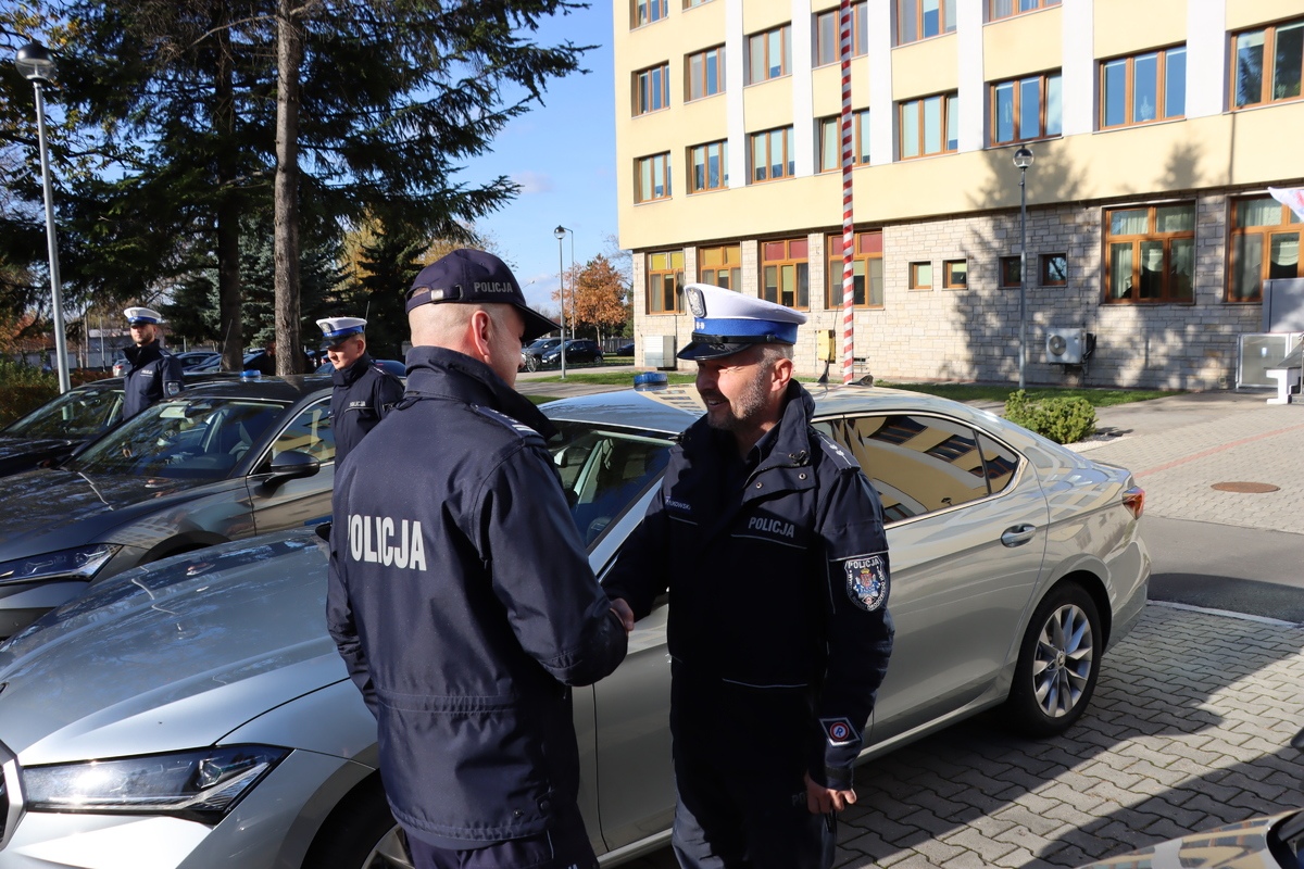Nowe radiowozy w policji [31.10.2025] - zdjęcie #3 - eOstroleka.pl