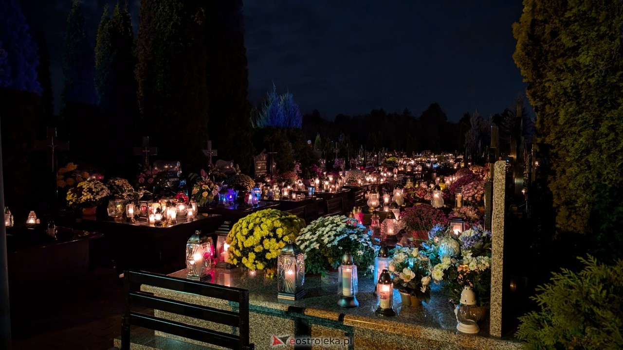Cmentarze w Ostrołęce nocą [1.11.2025] - zdjęcie #64 - eOstroleka.pl