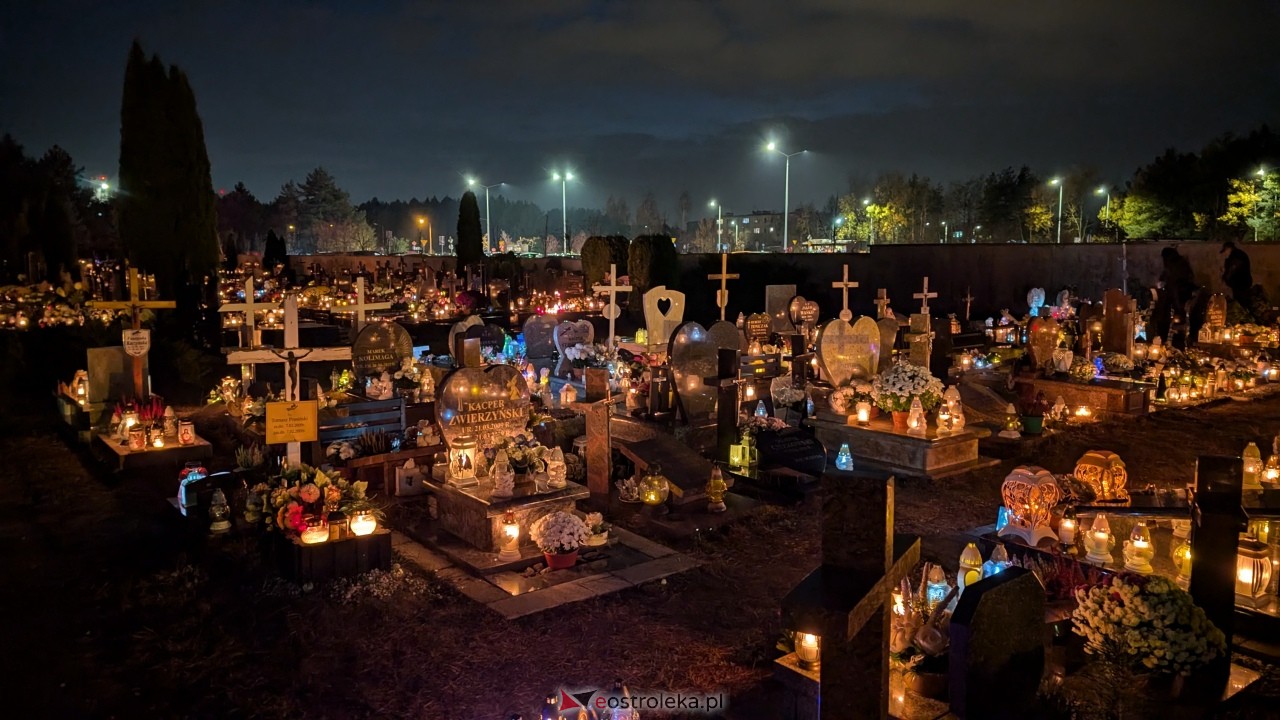 Cmentarze w Ostrołęce nocą [1.11.2025] - zdjęcie #60 - eOstroleka.pl