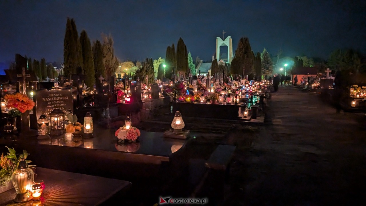 Cmentarze w Ostrołęce nocą [1.11.2025] - zdjęcie #56 - eOstroleka.pl