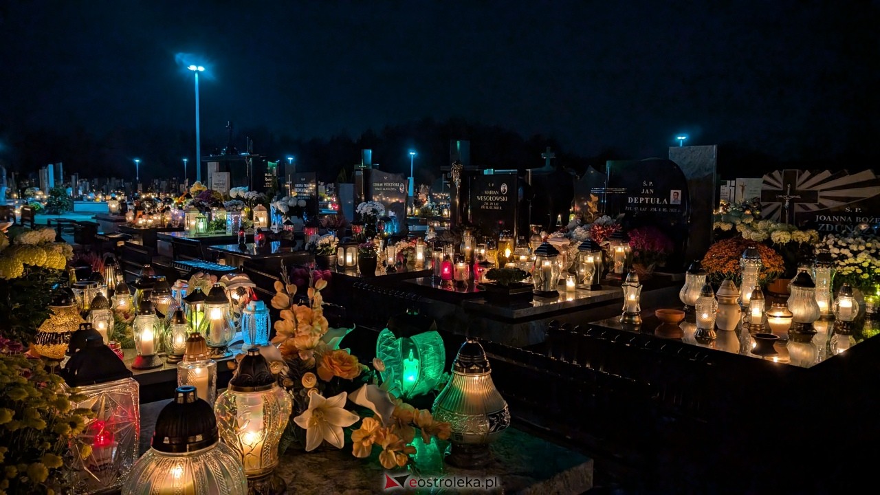 Cmentarze w Ostrołęce nocą [1.11.2025] - zdjęcie #53 - eOstroleka.pl