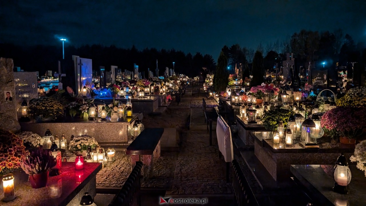 Cmentarze w Ostrołęce nocą [1.11.2025] - zdjęcie #52 - eOstroleka.pl