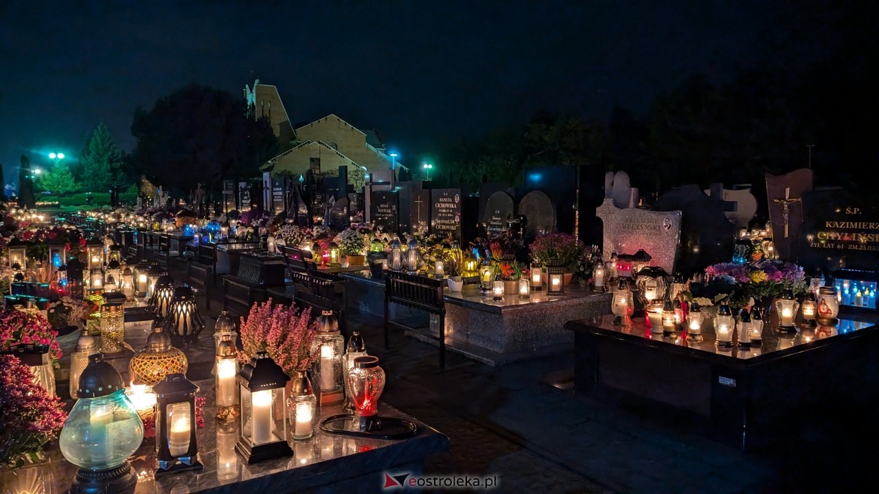 Cmentarze w Ostrołęce nocą [1.11.2025] - zdjęcie #50 - eOstroleka.pl