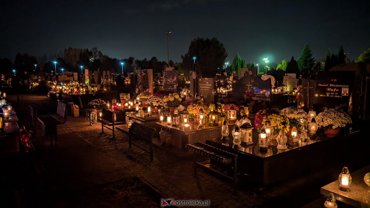 Cmentarze w Ostrołęce nocą [1.11.2025] - zdjęcie #47 - eOstroleka.pl