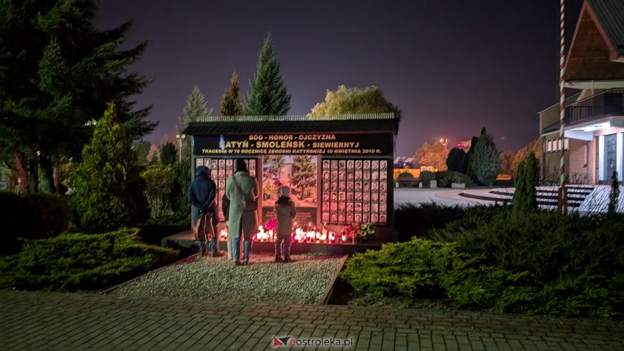 Cmentarze w Ostrołęce nocą [1.11.2025] - zdjęcie #45 - eOstroleka.pl