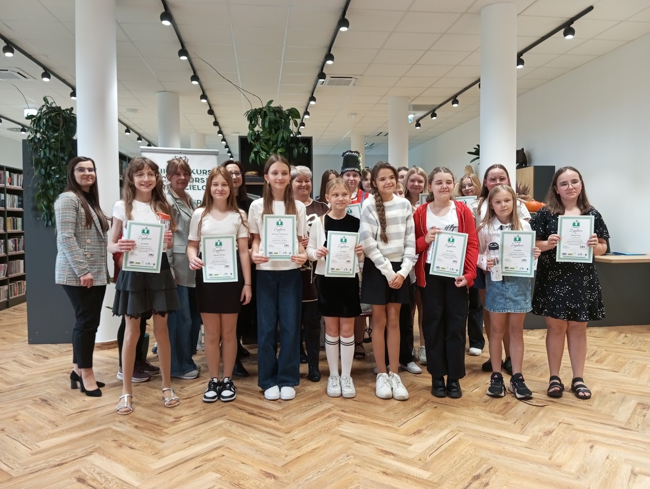 Młode talenty gminy Czarnia podtrzymują kurpiowską tradycję! [29.10.2025] - zdjęcie #29 - eOstroleka.pl