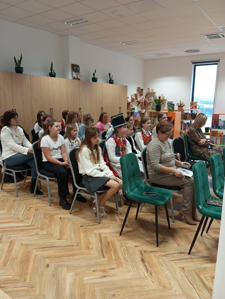 Młode talenty gminy Czarnia podtrzymują kurpiowską tradycję! [29.10.2025] - zdjęcie #18 - eOstroleka.pl