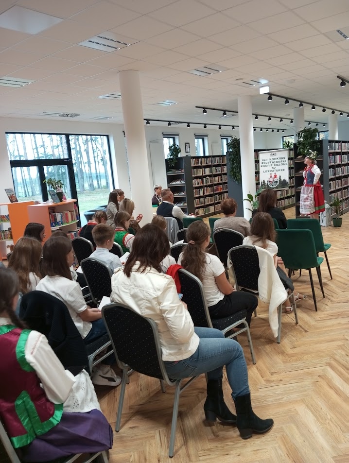 Młode talenty gminy Czarnia podtrzymują kurpiowską tradycję! [29.10.2025] - zdjęcie #5 - eOstroleka.pl