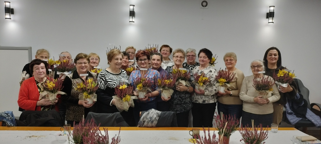 Wrzosowe inspiracje w Lelisie: seniorzy rozkwitają kreatywnością [30.10.2025] - zdjęcie #14 - eOstroleka.pl