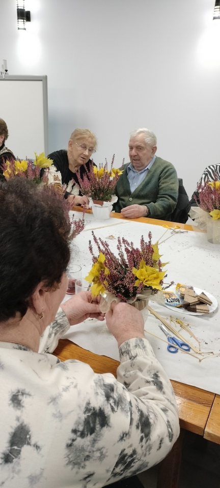 Wrzosowe inspiracje w Lelisie: seniorzy rozkwitają kreatywnością [30.10.2025] - zdjęcie #12 - eOstroleka.pl