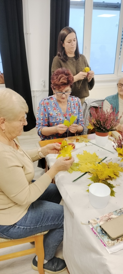 Wrzosowe inspiracje w Lelisie: seniorzy rozkwitają kreatywnością [30.10.2025] - zdjęcie #11 - eOstroleka.pl
