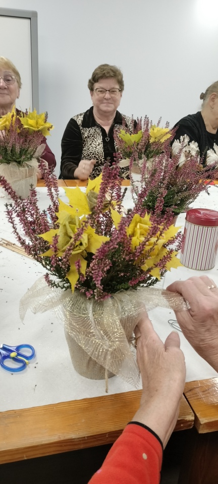 Wrzosowe inspiracje w Lelisie: seniorzy rozkwitają kreatywnością [30.10.2025] - zdjęcie #9 - eOstroleka.pl