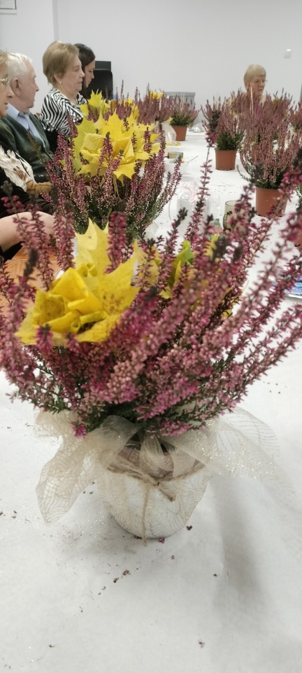 Wrzosowe inspiracje w Lelisie: seniorzy rozkwitają kreatywnością [30.10.2025] - zdjęcie #5 - eOstroleka.pl