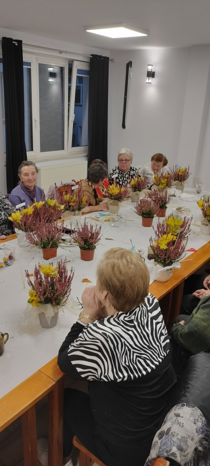 Wrzosowe inspiracje w Lelisie: seniorzy rozkwitają kreatywnością [30.10.2025] - zdjęcie #3 - eOstroleka.pl