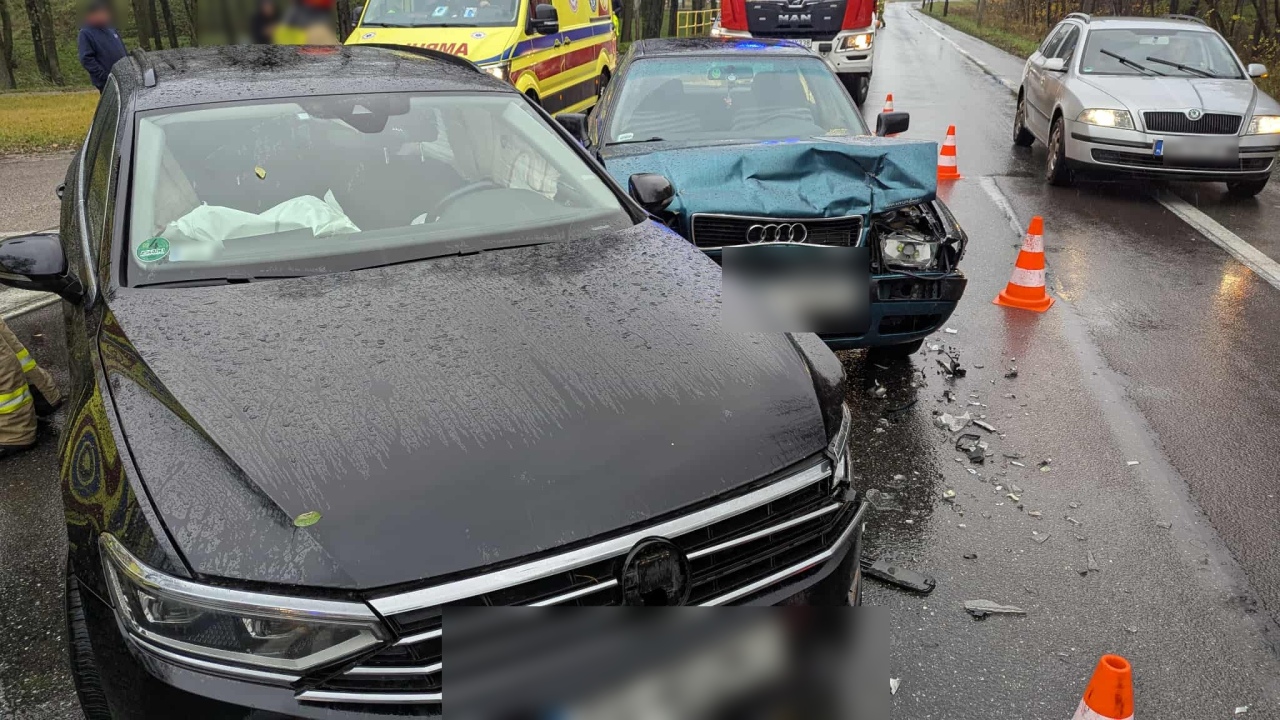 Wypadek przy ul. Warszawskiej w Ostrołęce [3.11.2025] - zdjęcie #1 - eOstroleka.pl