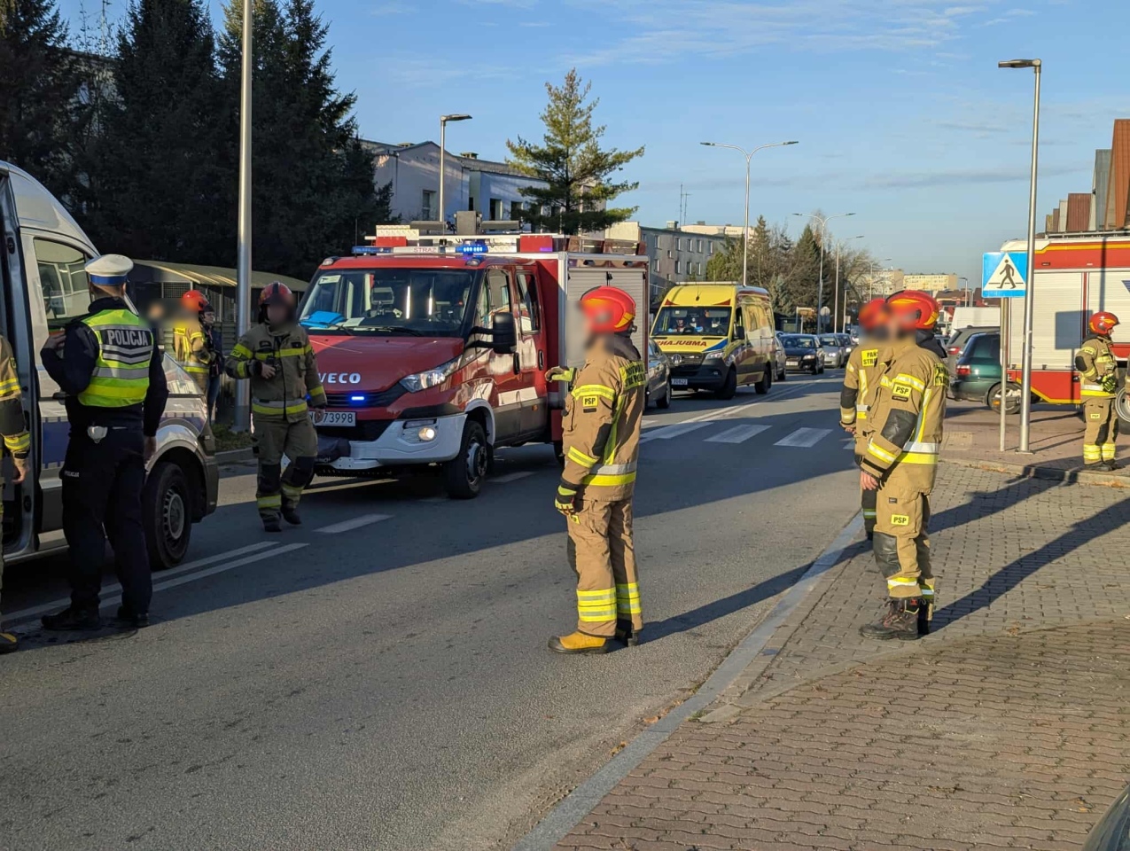 Wypadek na Sikorskiego [6.11.2025] - zdjęcie #6 - eOstroleka.pl